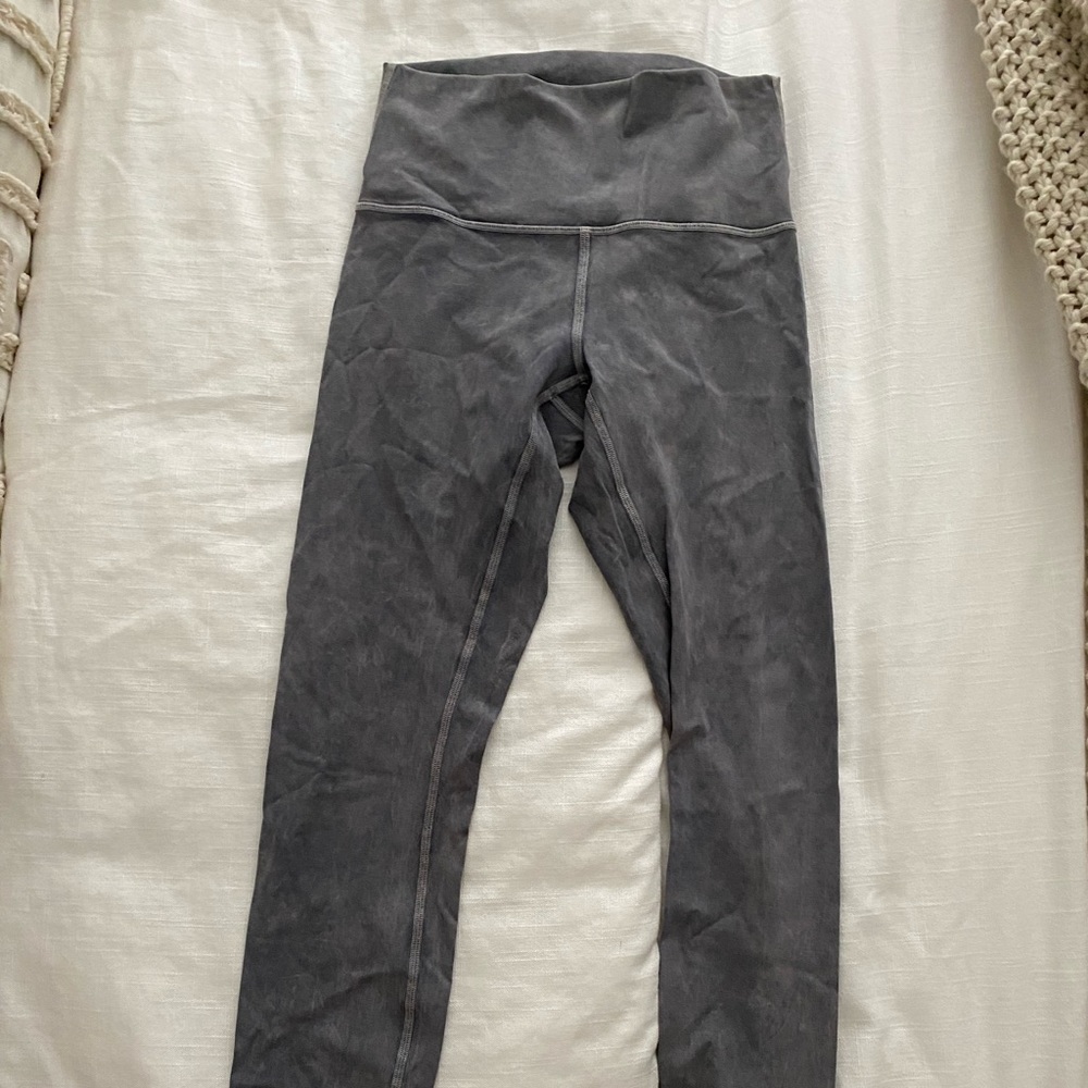 Lululemon Wunder Under Leggings. Size 4